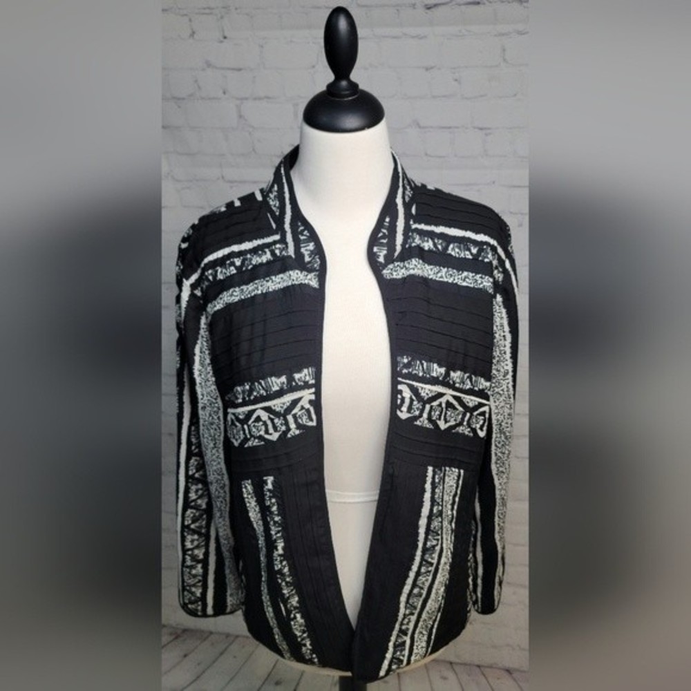 Chico's Black & White Lightweight Jacket size 2 US Lg